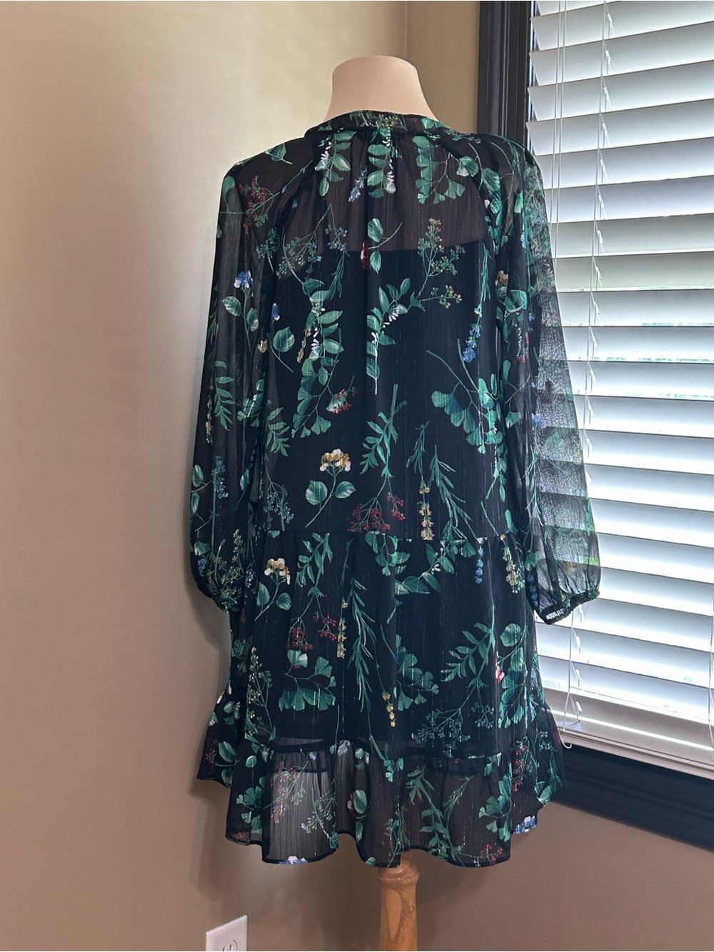 Banana Republic Swing Black Sheer Floral V-Neck Long Sleeve Dress - Picture 4 of 6